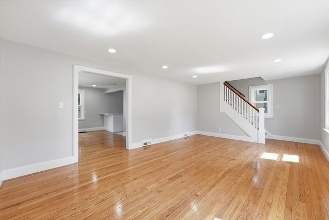 4 Hale, West Springfield, MA 01089