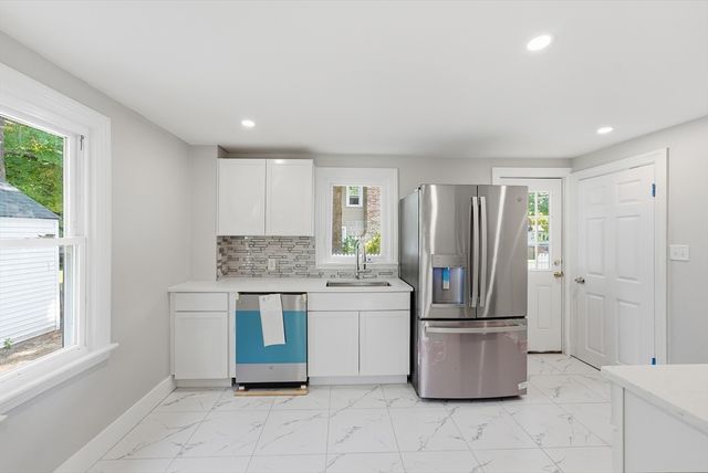 4 Hale, West Springfield, MA 01089