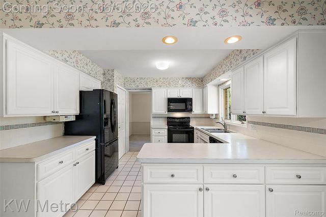 7036 Lindenmere Drive, Bloomfield Hills, MI 48301