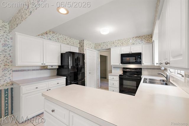 7036 Lindenmere Drive, Bloomfield Hills, MI 48301