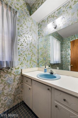 7036 Lindenmere Drive, Bloomfield Hills, MI 48301