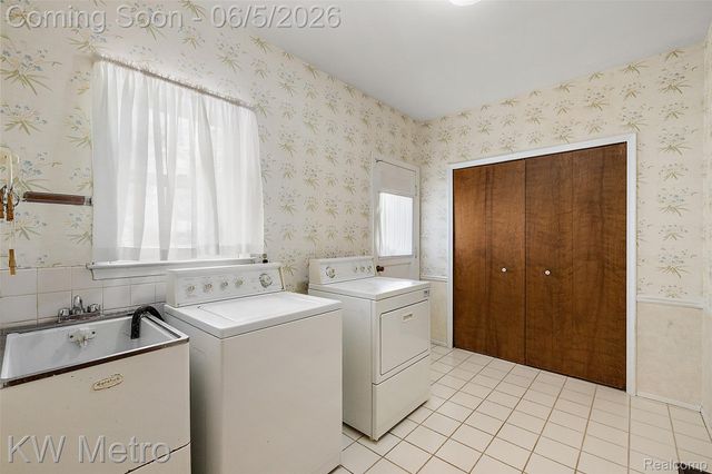 7036 Lindenmere Drive, Bloomfield Hills, MI 48301