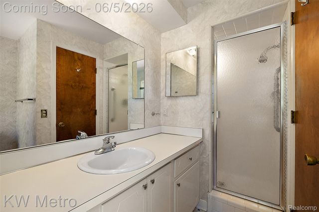 7036 Lindenmere Drive, Bloomfield Hills, MI 48301