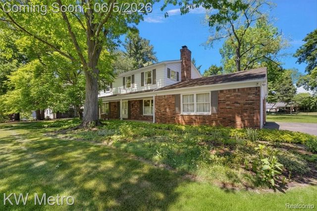 7036 Lindenmere Drive, Bloomfield Hills, MI 48301