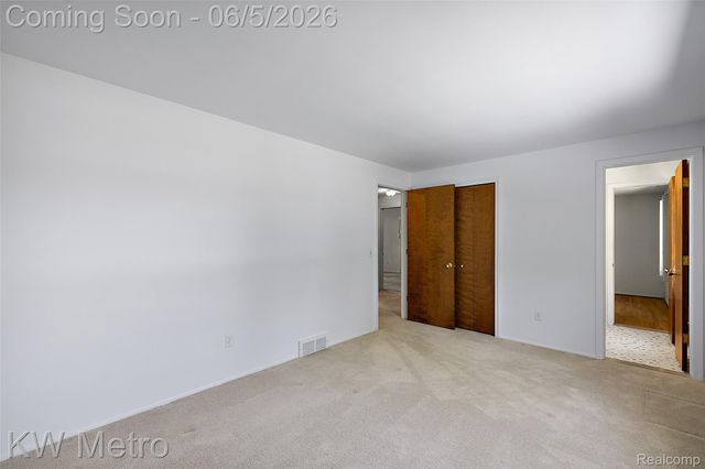 7036 Lindenmere Drive, Bloomfield Hills, MI 48301