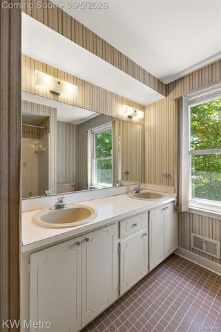 7036 Lindenmere Drive, Bloomfield Hills, MI 48301