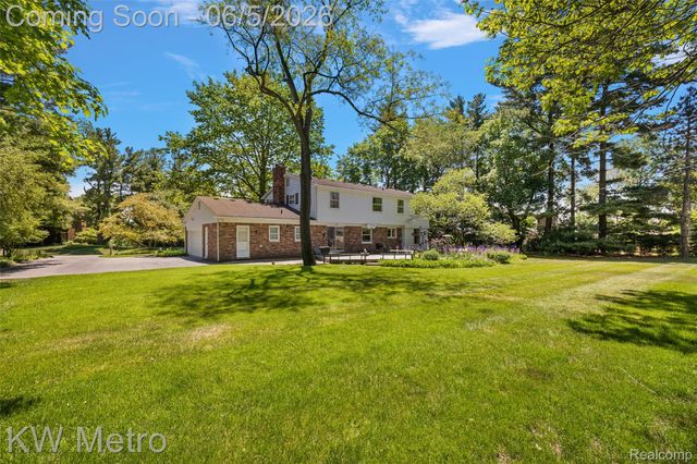 7036 Lindenmere Drive, Bloomfield Hills, MI 48301
