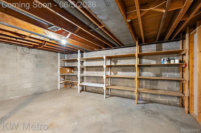 7036 Lindenmere Drive, Bloomfield Hills, MI 48301