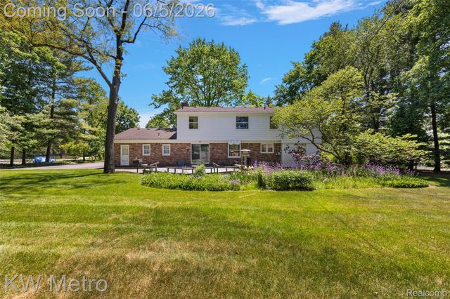 7036 Lindenmere Drive, Bloomfield Hills, MI 48301