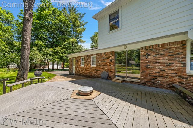 7036 Lindenmere Drive, Bloomfield Hills, MI 48301