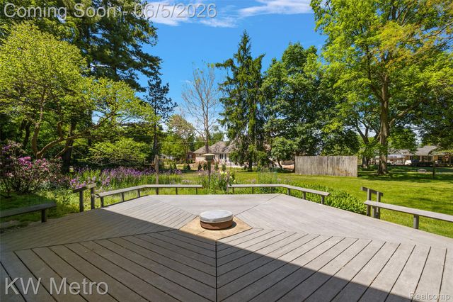 7036 Lindenmere Drive, Bloomfield Hills, MI 48301