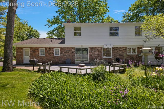 7036 Lindenmere Drive, Bloomfield Hills, MI 48301