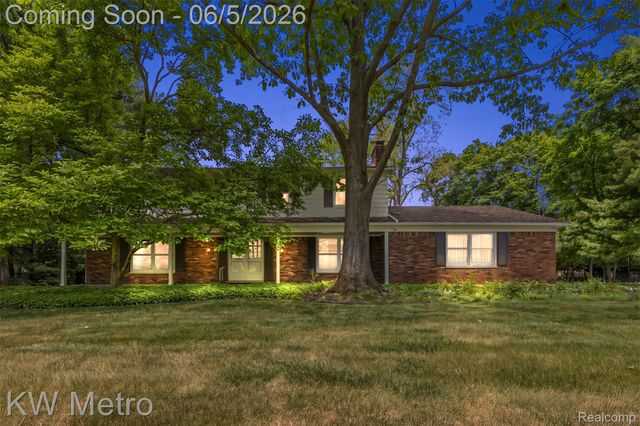 7036 Lindenmere Drive, Bloomfield Hills, MI 48301