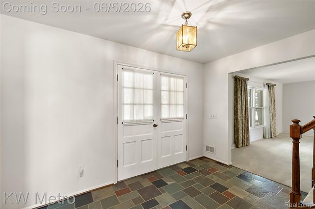 7036 Lindenmere Drive, Bloomfield Hills, MI 48301