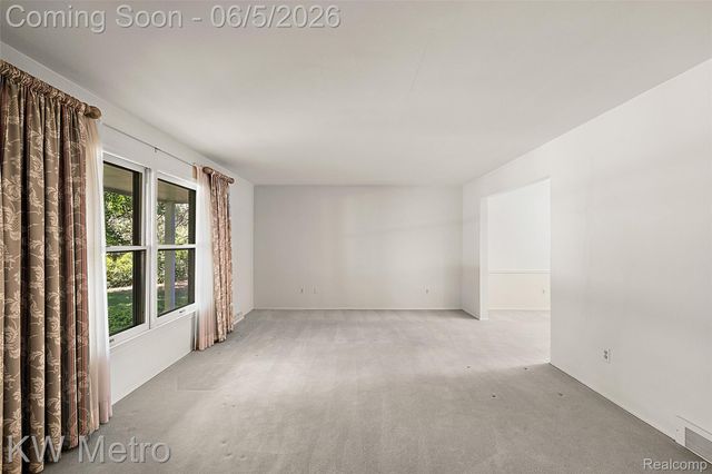 7036 Lindenmere Drive, Bloomfield Hills, MI 48301