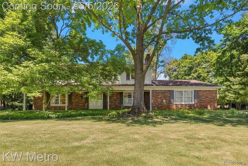 7036 Lindenmere Drive, Bloomfield Hills, MI 48301
