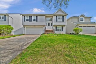 9561 Cyprus Lane, Olmsted Falls, OH 44138