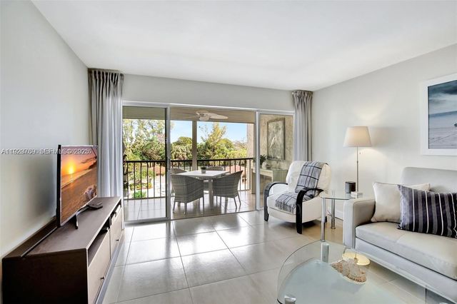 3930 Inverrary Blvd 405-D, Lauderhill, FL 33319