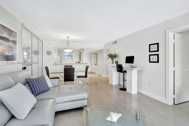 3930 Inverrary Blvd 405-D, Lauderhill, FL 33319