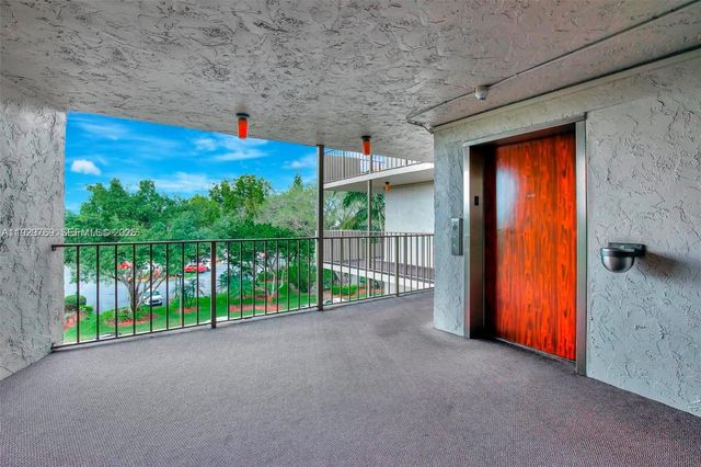 3930 Inverrary Blvd 405-D, Lauderhill, FL 33319