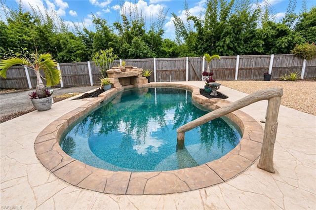 18386 Ostego DR, Fort Myers, FL 33967