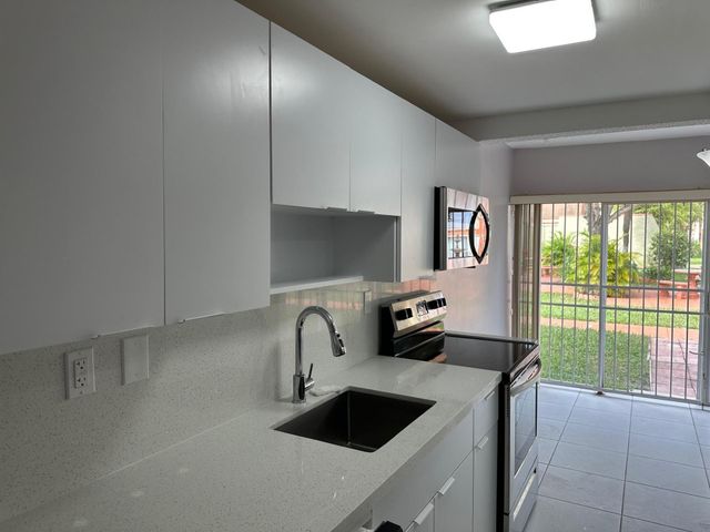 9331 SW 4th St 104 B, Miami, FL 33174