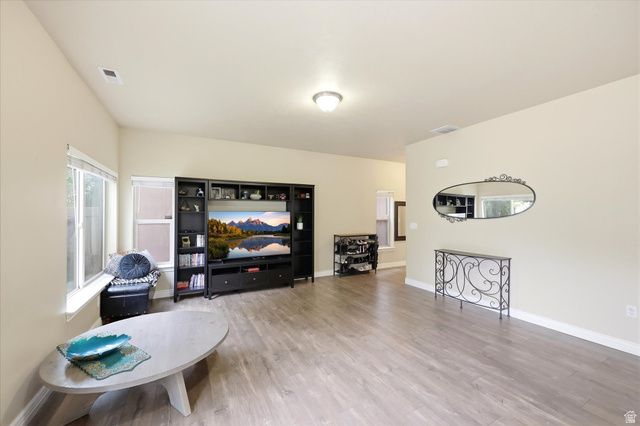 1823 W 2300 S, Woods Cross, UT 84087