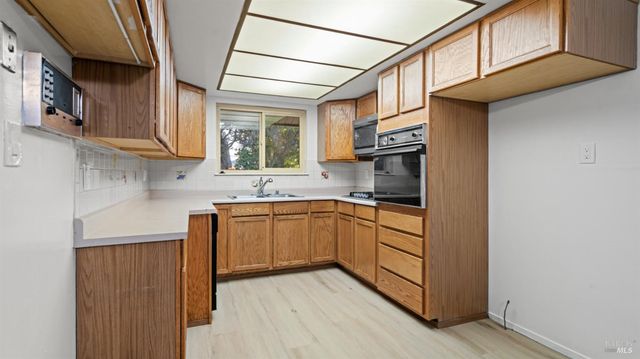 209 Begonia Blvd, Fairfield, CA 94533