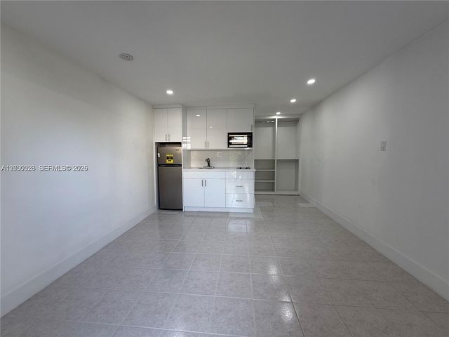 6820 SW 5th St 1, Miami, FL 33144