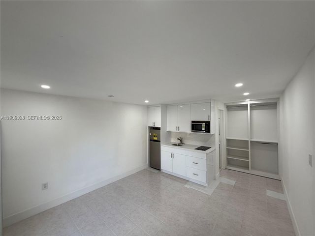 6820 SW 5th St 1, Miami, FL 33144