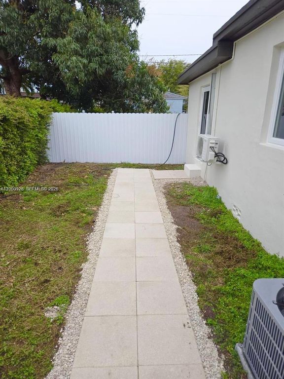 6820 SW 5th St 1, Miami, FL 33144