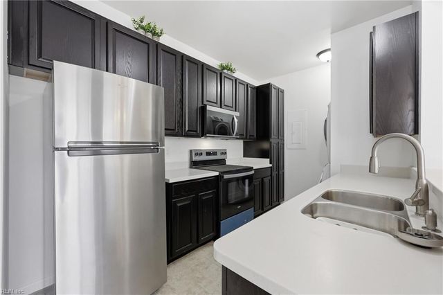 5945 Echingham DR, Virginia Beach, VA 23464