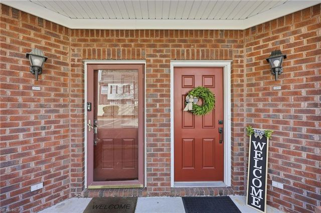 5945 Echingham DR, Virginia Beach, VA 23464