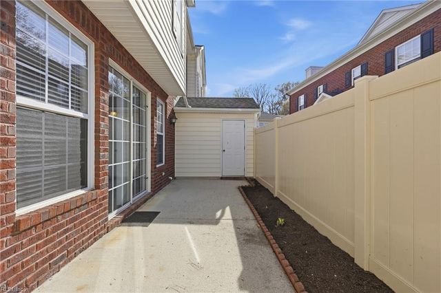 5945 Echingham DR, Virginia Beach, VA 23464