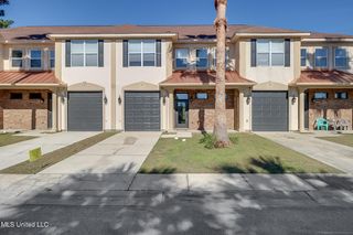 211 Capri Place, Ocean Springs, MS 39564