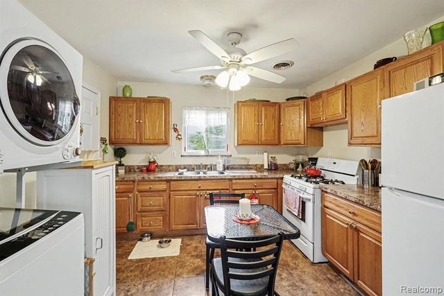 4987 E M 36, Pinckney, MI 48169