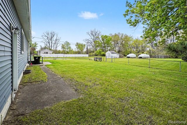 4987 E M 36, Pinckney, MI 48169