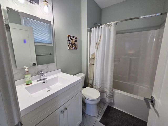 914 E Front Street, Traverse City, MI 49686