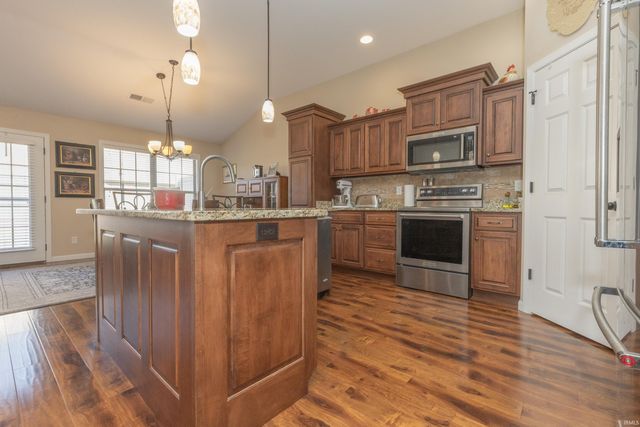 4432 Mystic Creek Drive, Evansville, IN 47715