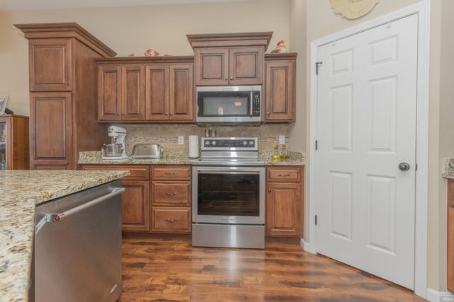 4432 Mystic Creek Drive, Evansville, IN 47715