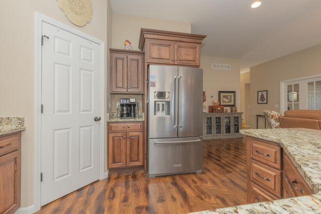 4432 Mystic Creek Drive, Evansville, IN 47715