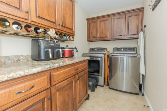 4432 Mystic Creek Drive, Evansville, IN 47715