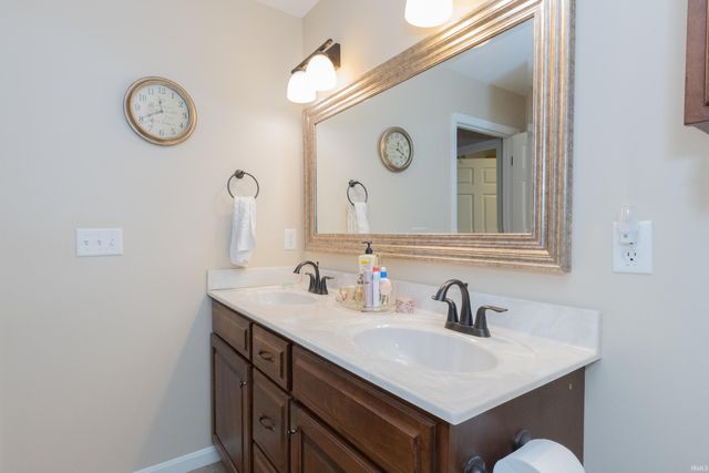 4432 Mystic Creek Drive, Evansville, IN 47715