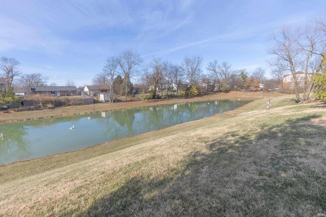 4432 Mystic Creek Drive, Evansville, IN 47715