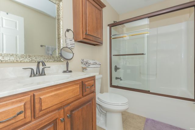 4432 Mystic Creek Drive, Evansville, IN 47715