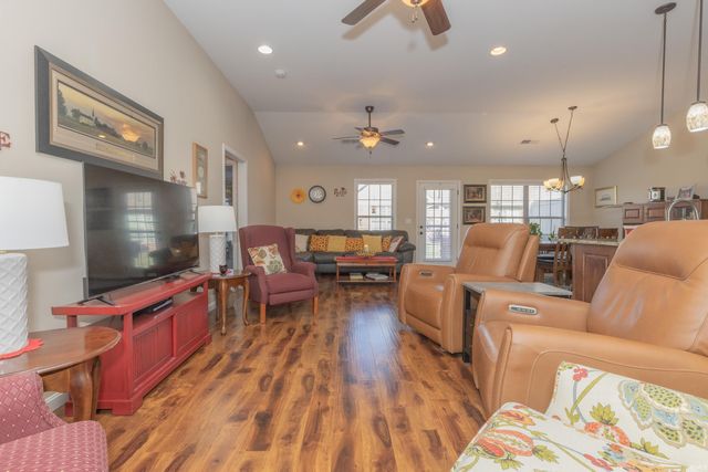 4432 Mystic Creek Drive, Evansville, IN 47715