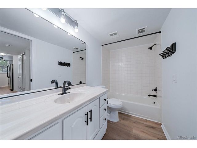 9727 E Peakview Ave A1, Englewood, CO 80111