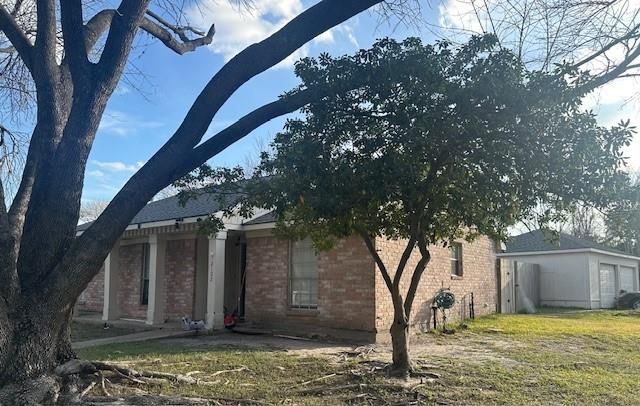 2102 Round Lake Drive, Houston, TX 77077