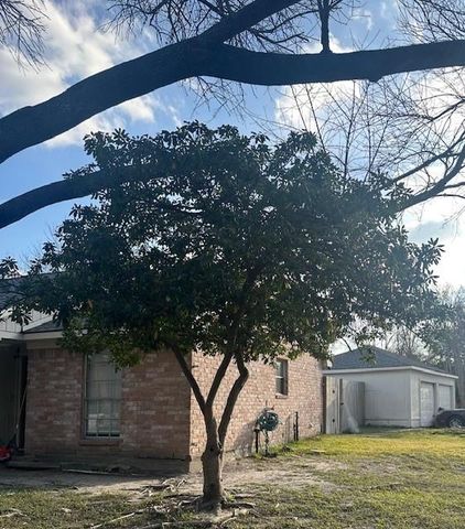 2102 Round Lake Drive, Houston, TX 77077