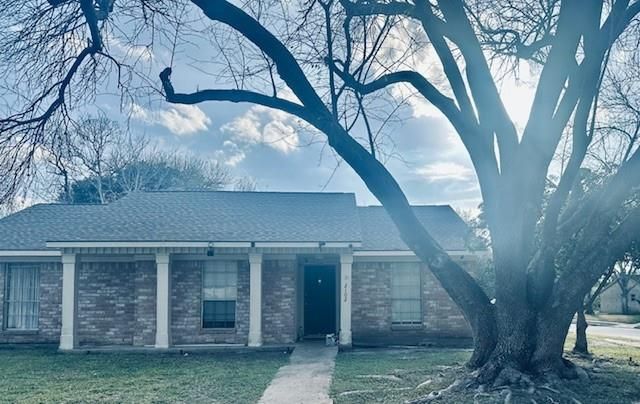 2102 Round Lake Drive, Houston, TX 77077